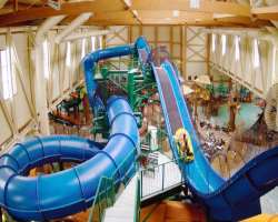 The lodge is the best destination to have a stay and picnic when you are planning a trip to Canada. It features indoor and outdoor water parks alongsi